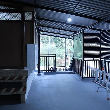 ホテル Malpans Mansion ネドゥムバセリー エクステリア 写真